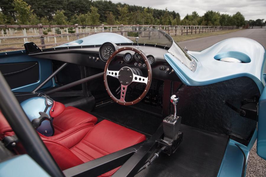 Интерьер Bizzarrini P538 1966 года  (фото 9 из 16)